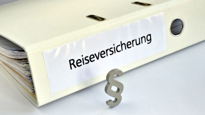 Reiseversicherung, Reiserecht, Versicherungsrecht, Paragraph, Recht, symbolisch, Reise, Urlaub, Risiko, Buchung, Gepäck, Krankheit, Rücktritt, Stornoversicherung, Fernreise, Flugreise