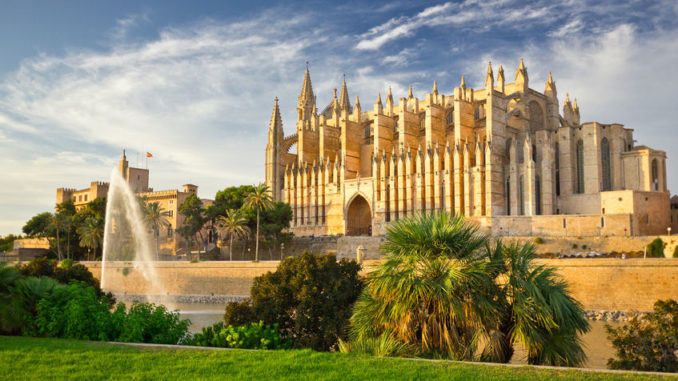 The Cathedral of Santa Maria of Palma de Mallorca, La Seu, Spain kathedrale von mallorca