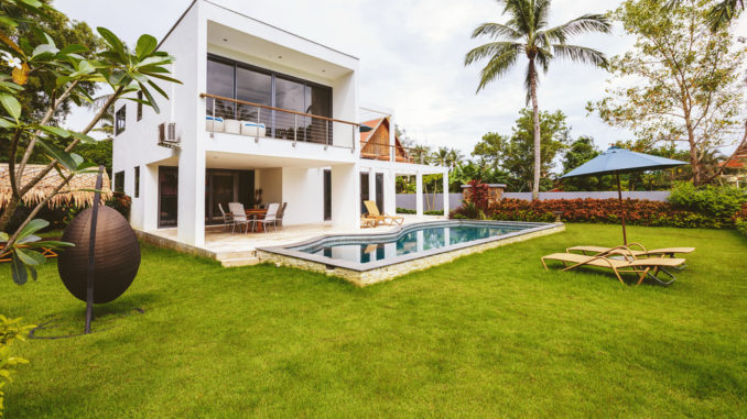 Luxury,Villa,With,Swimming,Pool,Outside,Exterior,View