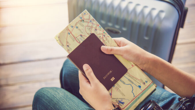 People,Holding,Passports,,Map,For,Travel,With,Luggage,For,The